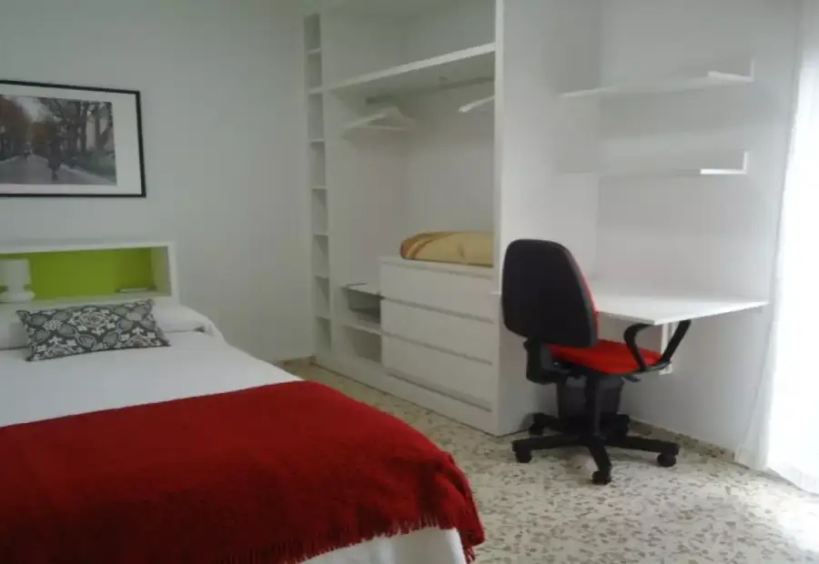 Alquiler de habitaciones en piso de 3 dormitorios para estudiantes en Granada en Granada