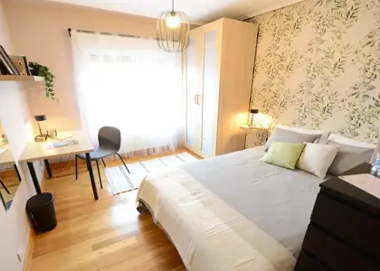 Habitación en alquiler en un apartamento de 3 dormitorios en Txurdinaga en Bilbao