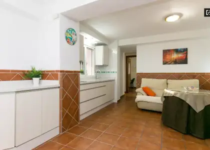 Habitación en piso compartido de 3 habitaciones en alquiler en San Ildefonso, Granada. en Granada