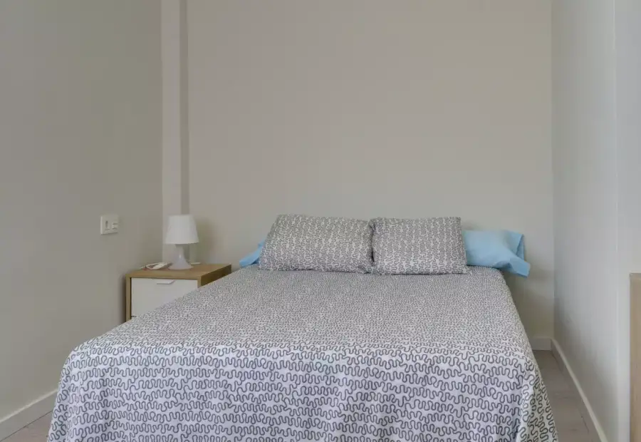 Habitación en piso compartido de 3 habitaciones en Zaragoza, ideal para mujeres. en Zaragoza