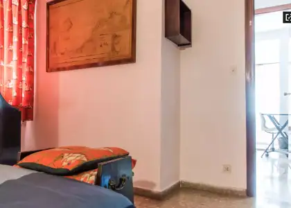 Habitación en piso compartido de 4 habitaciones en alquiler en La Creu del Grau, solo para profesionales y estudiantes en Valencia