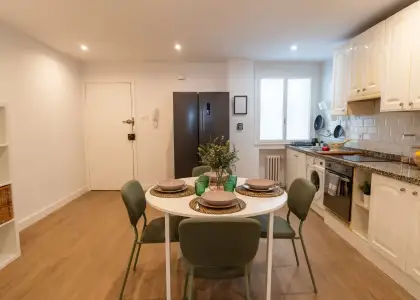 Habitación en piso compartido de 4 habitaciones en alquiler en Oviedo, con todos los gastos incluidos, ideal para profesionales y estudiantes. en Oviedo