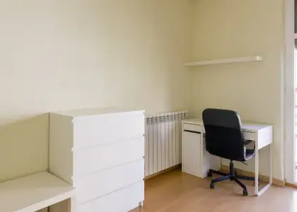 Habitación en piso compartido de 4 habitaciones en alquiler en Zaragoza, ideal para mujeres. en Zaragoza