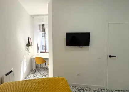 Habitación en piso compartido de 6 habitaciones en alquiler en Albaycín perfecta para chicas, profesionales y estudiantes en Granada