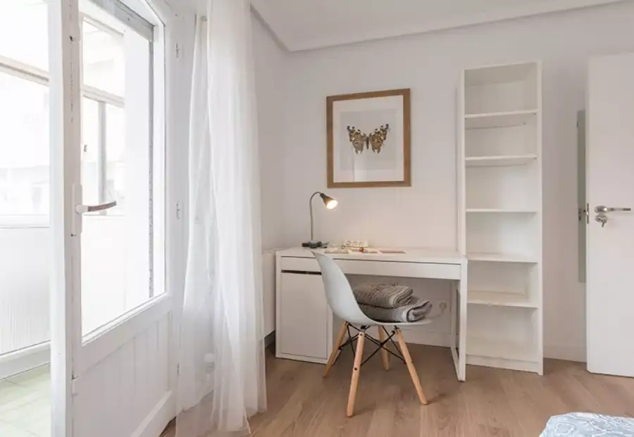 Habitación en piso compartido en Bilbao con balcón privado en Bilbao