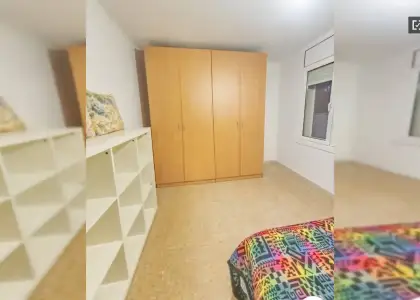 Habitación en un apartamento compartido de 4 habitaciones en El Carmelo, con todos los gastos incluidos. en Barcelona