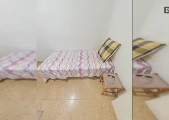 Habitación en un apartamento compartido de 4 habitaciones en El Carmelo, con todos los gastos incluidos. en Barcelona
