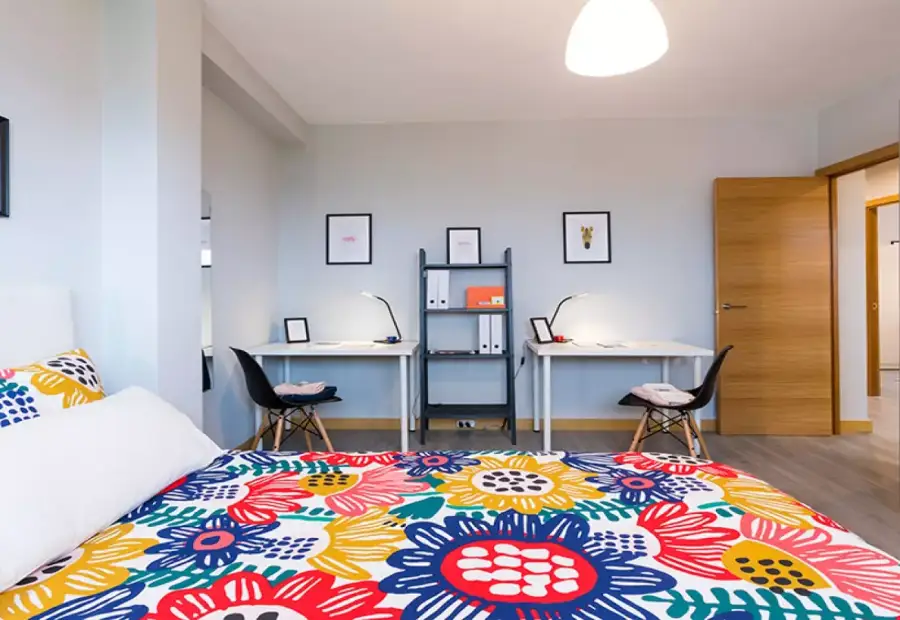 Habitación en un piso compartido de 3 habitaciones en alquiler en Arabella, todos los gastos incluidos. en Bilbao