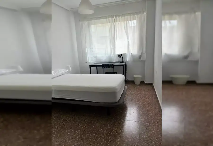 Habitación en un piso compartido de 5 habitaciones en Murcia, con algunos gastos incluidos. en Murcia