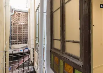 Habitación en un piso compartido de 7 dormitorios en alquiler en Sants, gastos incluidos. en Barcelona