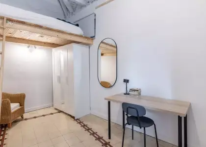 Se alquila habitación doble en piso de 8 habitaciones en Granada en Granada