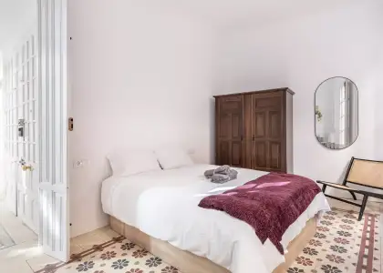 Se alquila habitación doble en piso de 8 habitaciones en Granada en Granada