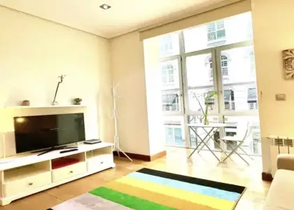 Se alquila habitación en apartamento de 4 dormitorios en Abando e Indautxu en Bilbao