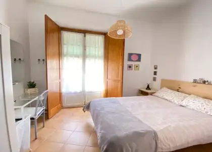 Se alquila habitación en piso compartido de 4 habitaciones en Centro Histórico, todos los gastos incluidos. en Málaga