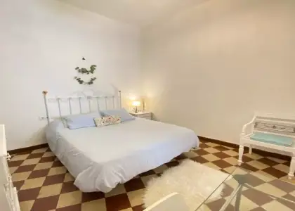 Se alquila habitación en piso compartido de 4 habitaciones en Centro Histórico, todos los gastos incluidos. en Málaga
