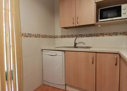 Se alquila habitación en piso compartido de 4 habitaciones en Huerta de la Reina en Córdoba
