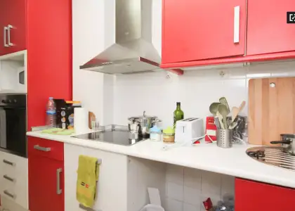 Se alquila habitación en piso compartido de 5 habitaciones en Camino de Ronda, profesionales y estudiantes bienvenidos en Granada