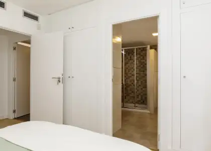 Se alquila habitación en piso compartido de 5 habitaciones en Zaragoza, todos los gastos incluidos. en Zaragoza