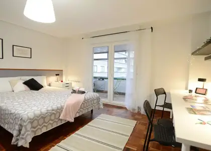 Se alquila habitación en piso de 4 dormitorios en Ametzola en Bilbao