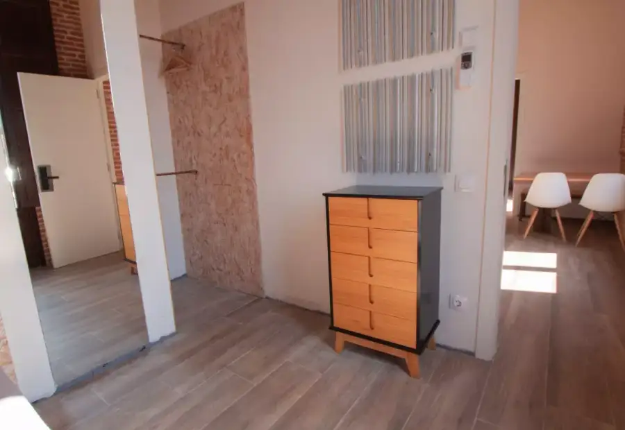 Se alquila habitación en piso de 5 habitaciones en Barcelona en Barcelona